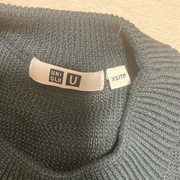 Uniqlo crew neck half sleeve sweater in dark green - Picture 2 of 3